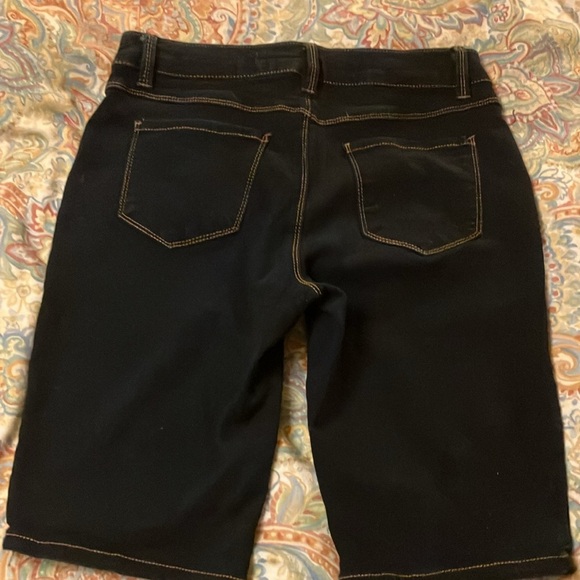 d. jeans Black Bermuda Shorts Classic Style size 8 - Picture 4 of 5